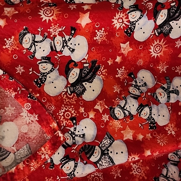 4 for $20 scrubs. Snowman holiday v neck top. Size xL - Picture 2 of 6